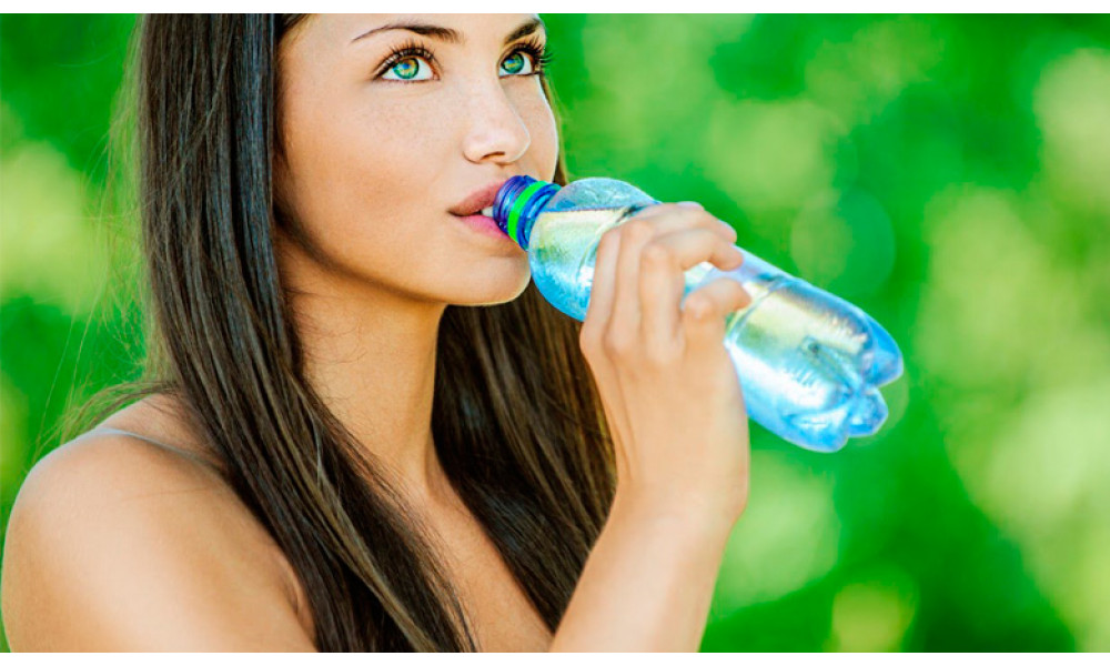 Як правильно пити воду натще: кілька перевірених порад!