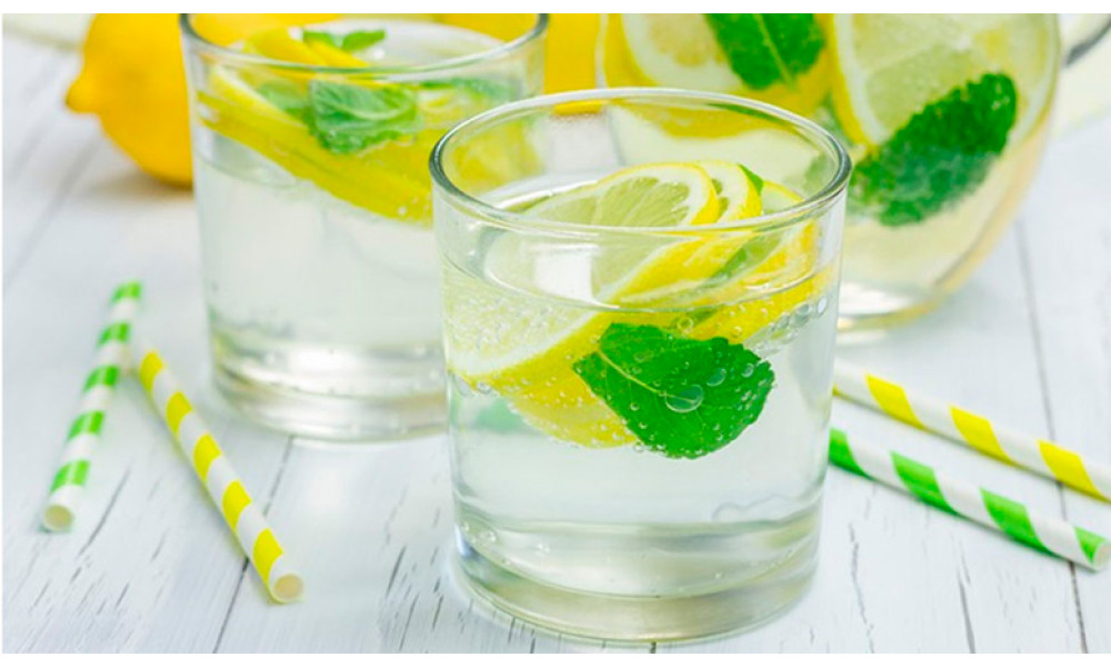 Чим корисна вода з лимоном: докладне пояснення
