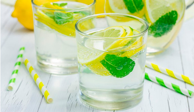 Чем полезна вода с лимоном: подробное объяснение