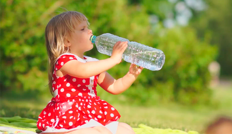 Учимся пить воду: советы медиков и диетологов